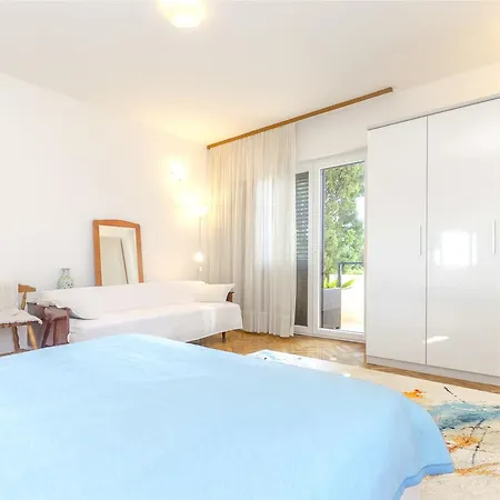 Jerka Apartman *